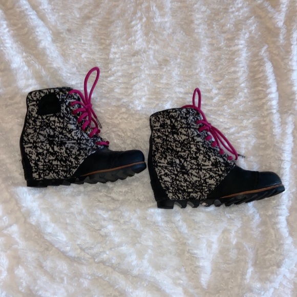 Sorel wedge boots - Picture 2 of 3